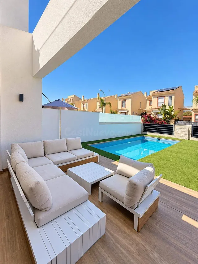 Exclusiva vivienda adosada de diseño a solo 800 metros del m - foto 2