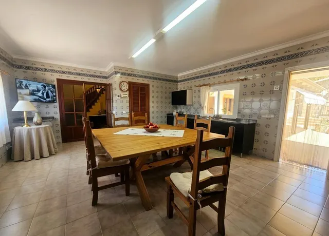 Exceptional Detached Corner Villa with Swimming Pool and Prime Location — 19