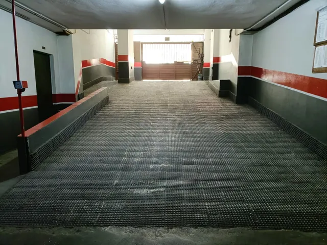 Plaza de garaje en plena Avenida junto a Comisaría. — 4