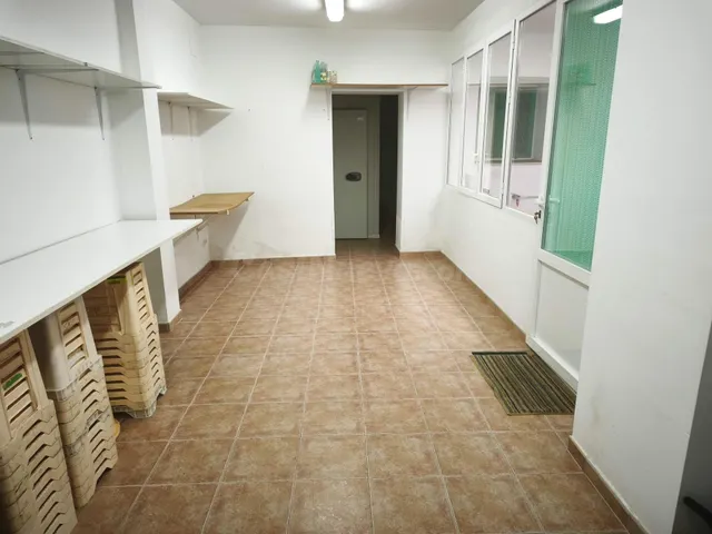 CASA CON LOCAL COMERCIAL TOTALMENTE ACONDICIONADO EN MONTEAL - foto 5