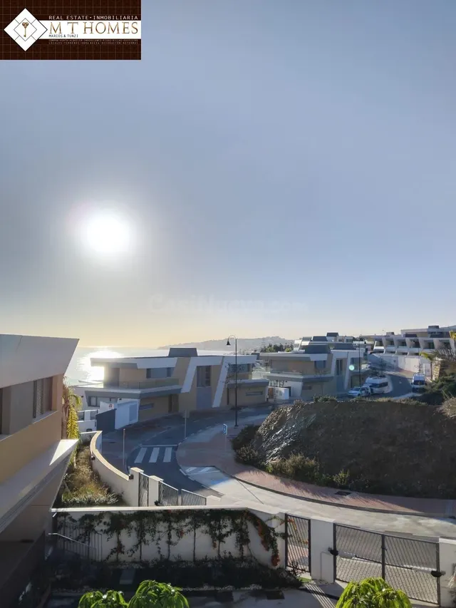 CASA PAREADA PARA ENTRAR A VIVIR - VISTAS PANORÁMICAS AL MAR - foto 4