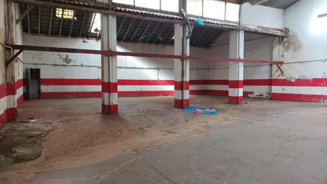 Gran local comercial a la venta — 7