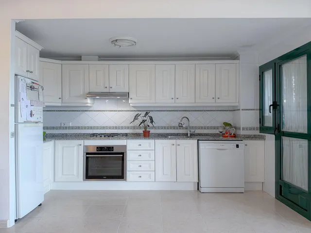 Orihuela Costa! Espectacular apartamento con amplios espacios + gran terraza con vistas despejadas y laterales al mar + Parking comunitario + Piscina comunitaria con zonas ajardinadas — 22