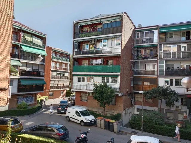 Gespain aluche-campamento, ofrece en exclusiva piso en calle ocaña — 11