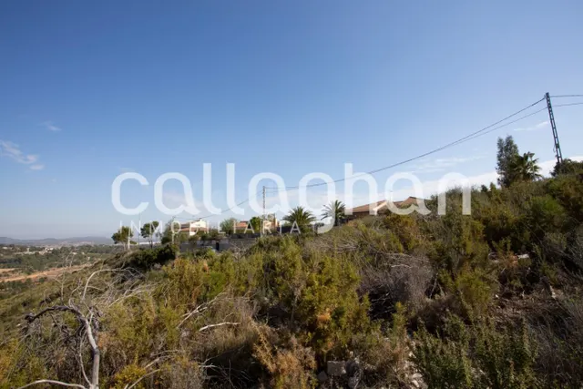 Parcela de 1.240 m2 ubicada en la urbanización “Sierra Peren