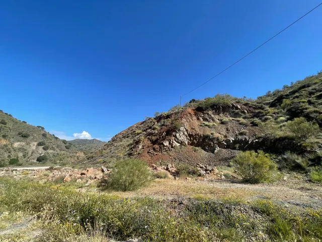 Se vende parcela rústica en los Montes de Málaga, junto a la carretera — 12