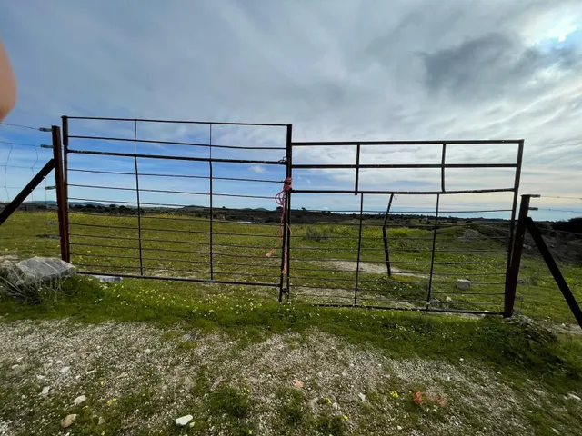 TERRENO DE 30 HECTÁREAS CON VIVIENDA DE UNOS 50 METROS ENTRE CÁCERES Y MALPARTIDA DE CÁCERES — 23