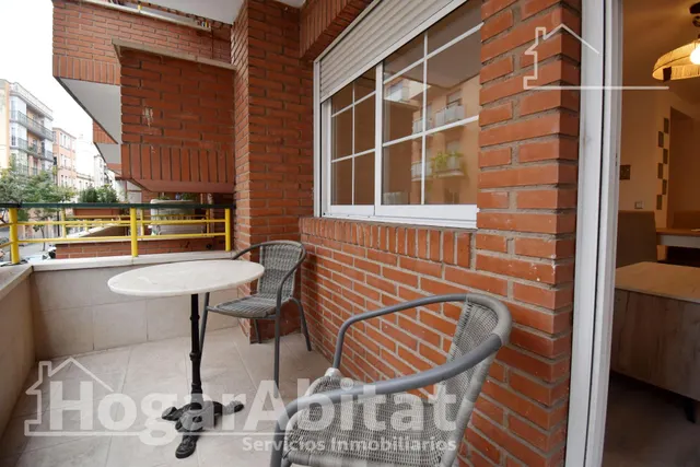 Bonito, luminoso y reformado con gran terraza, balcón y ascensor, cerca del centro — 10