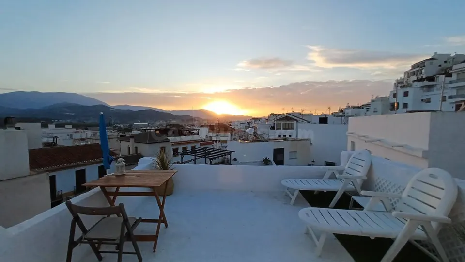 Exclusiva casa andaluza reformada en el casco histórico de Salobreña con patio, dos terrazas y vistas a Sierra Nevada