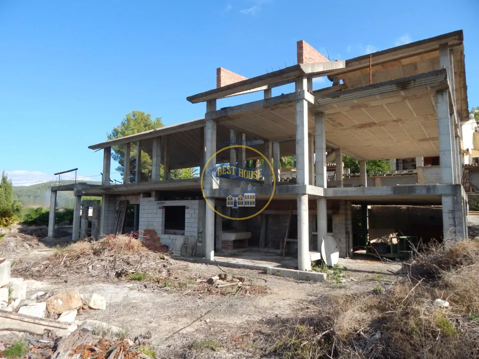CHALET EN CONSTRUCCIÓN. ALBAIDA.
