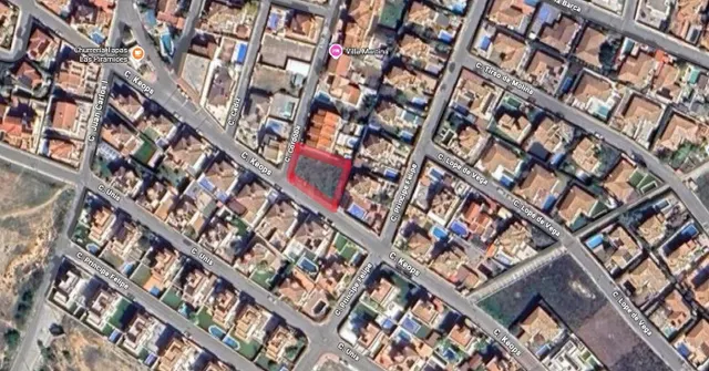 PARCELA URBANA DE 560m2 en calle KEOPS, OTURA. - foto 3