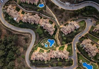Apartamento en planta baja elevada con jardín privada, en La Mairena. — 18