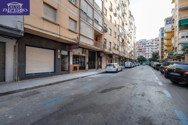 ¡Oportunidad Única en Angel Barrios! Local de 147m2 por solo 190.000€ — 5