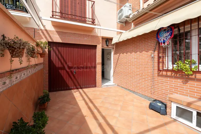 Adosado “Dos en Uno” con apartamento independiente. — 13