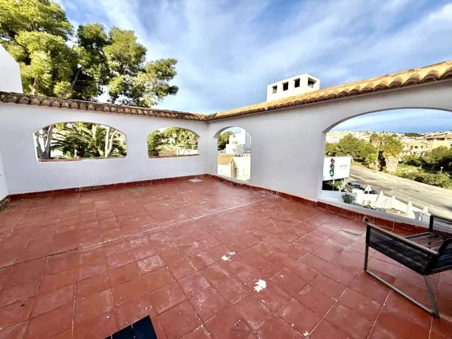 VILLA DE 6 DORMITORIOS Y 2 BAÑOS EN ORIHUELA COSTA (VILLAMARTIN) — 32
