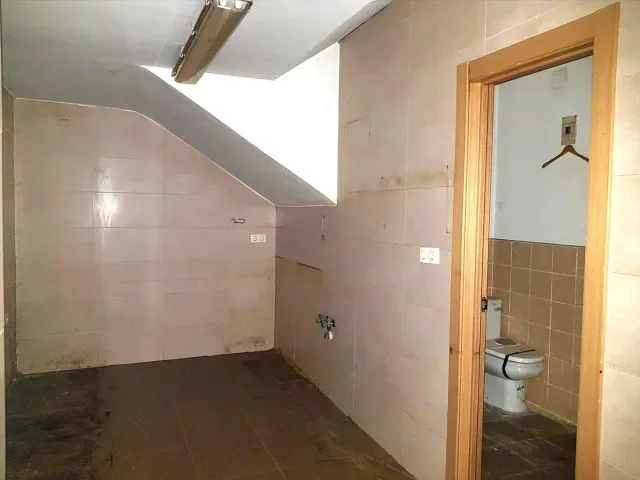 Se vende local comercial céntrico en Oviedo — 8