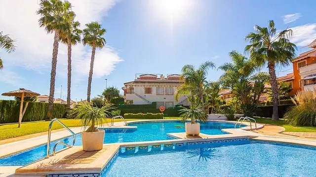 Bungalow en la Planta Alta con Solarium Privado y Vistas al 