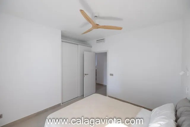 Planta baja con piscina privada y amplias terrazas — 22