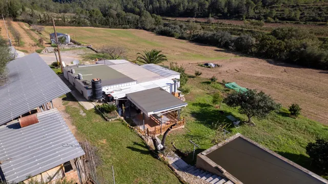 Finca Rústica de 20.000m2 con vivienda en venta. — 7