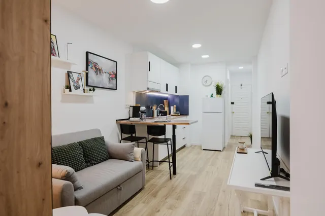 Apartamento reformado y a estrenar con salida directa a Pase de Las Canteras - listo para entrar a vivir — 14