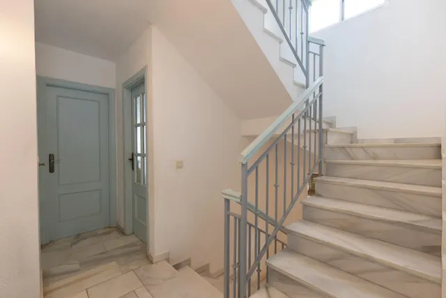 Casa independiente con piscina en La Zubia. — 17