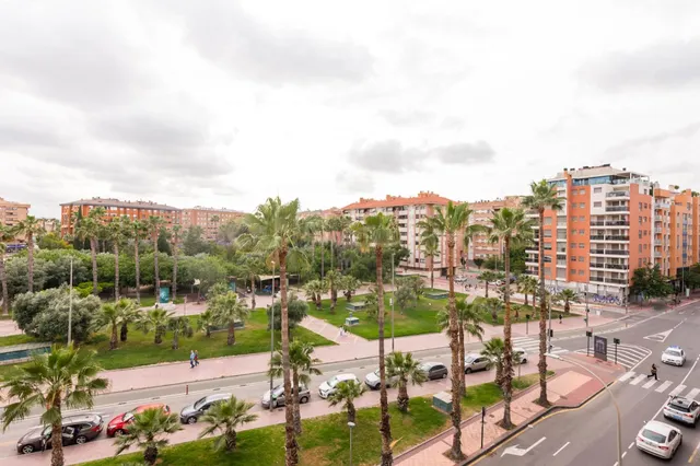 PISO REFORMADO CON VISTAS AL JARDÍN JUNTO AL HOSPITAL MORALE