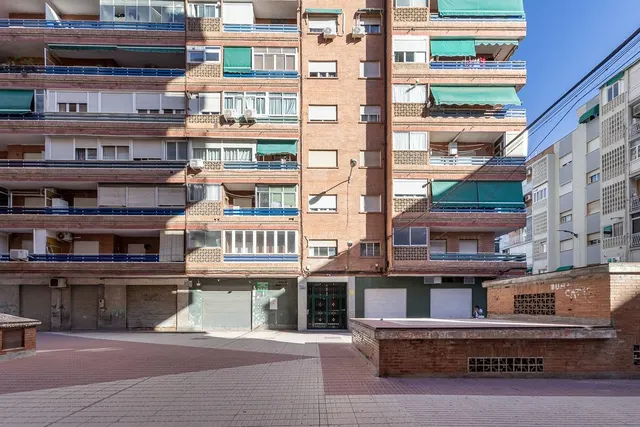 Piso reformado junto avenida cadiz — 34