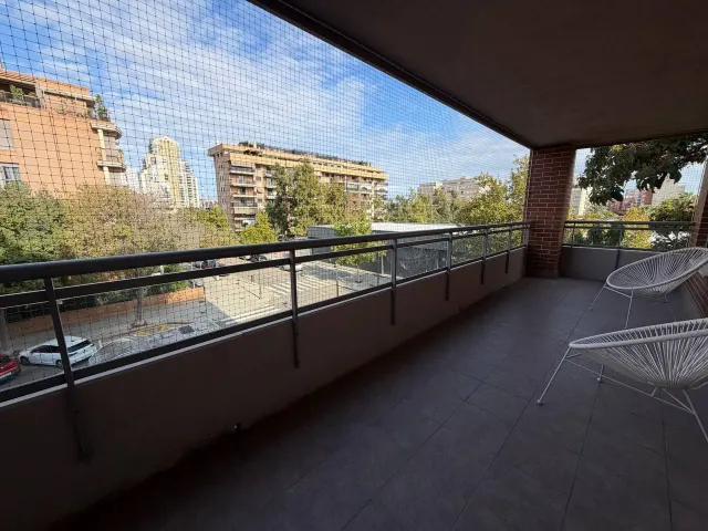 AMPLIO PISO DE 3 DORMITORIOS CON GRAN BALCÓN, GARAJE Y PISCINA EN SANT PAU — 17