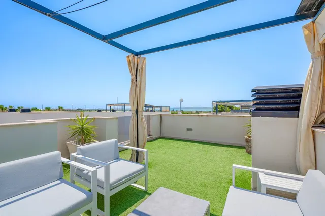 Villa moderna con piscina privada, 3 dormitorios y 3 baños. — 31