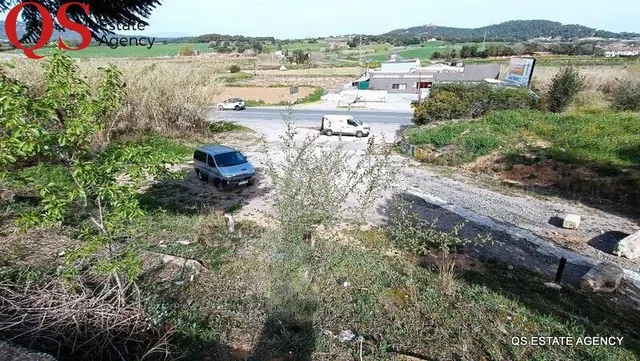 Edificio a reformar con terreno amplio en Palafolls - foto 3