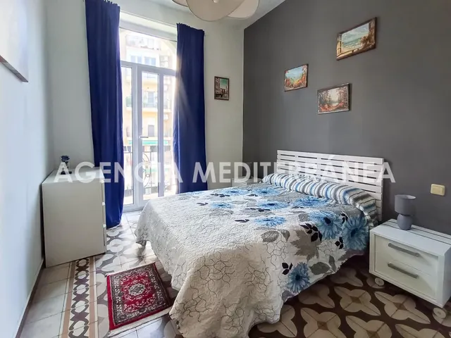 Piso en Alquiler Temporal en Ruzafa con reforma que respeta la arquitectura tradicional de la zona y con mucha luz — 18