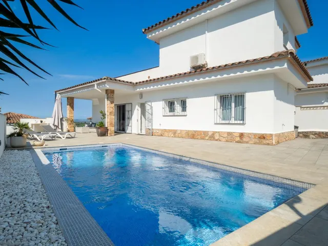 Gran casa familiar en Puig Sec: Luminosidad, confort y vista