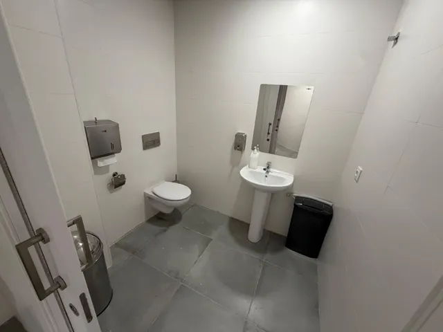 Local comercial en plena avenida santos patronos — 14