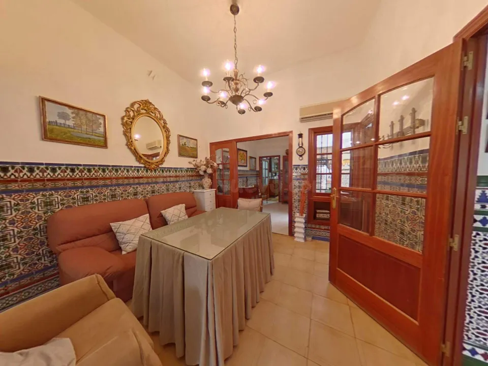 ESPECTACULAR CASA JUNTO A LA PLAZA DE  SAN MIGUEL.