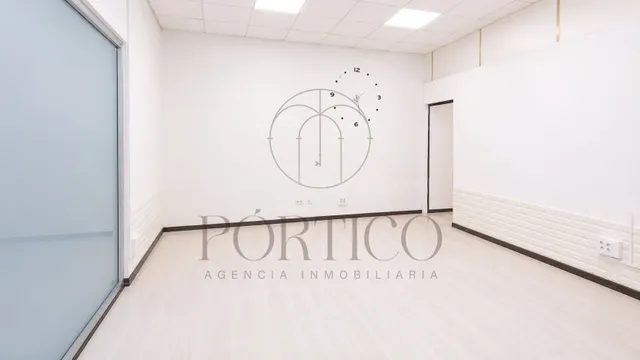 ¡Impecable y listo para entrar! Local comercial céntrico en 
