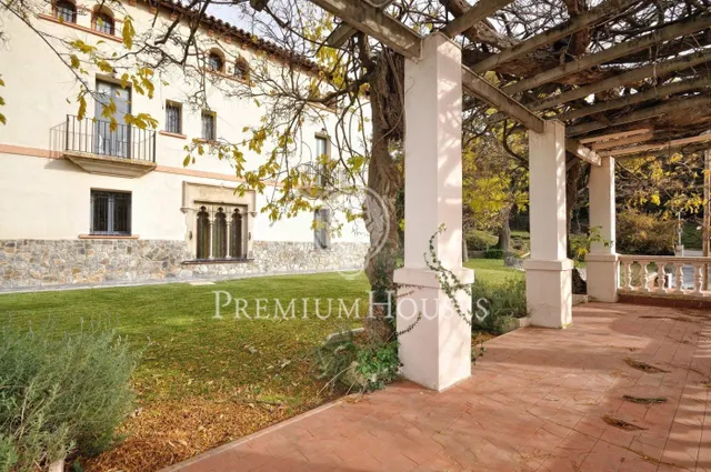 Casa señorial reformada en Llinars del Vallés — 45