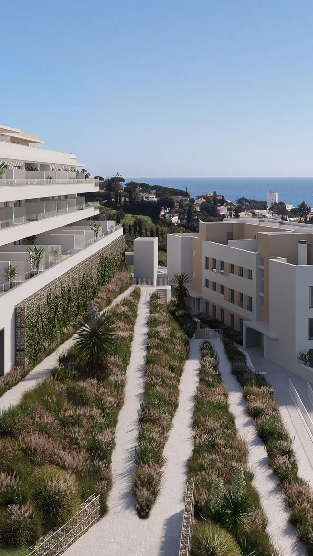 PLANTA BAJA CON JARDÍN Y TERRAZA CUBIERTA Y DESCUBIERTA, ORIENTADA AL SUROESTE Y CON VISTAS AL MAR. — 17