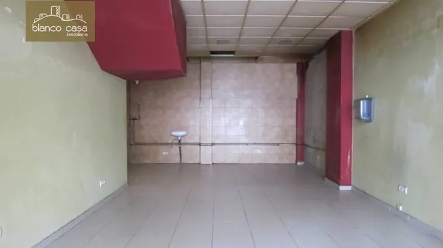 Local comercial de 40m2 en el centro de Carballo — 3