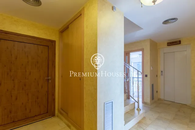 Casa en venta con impresionantes vistas al mar, piscina desbordante y ascensor — 4