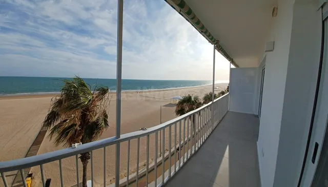 GRAN APARTAMENTO EN PRIMERA LINEA DE PLAYA EN ALQUILER ESCOL - foto 4