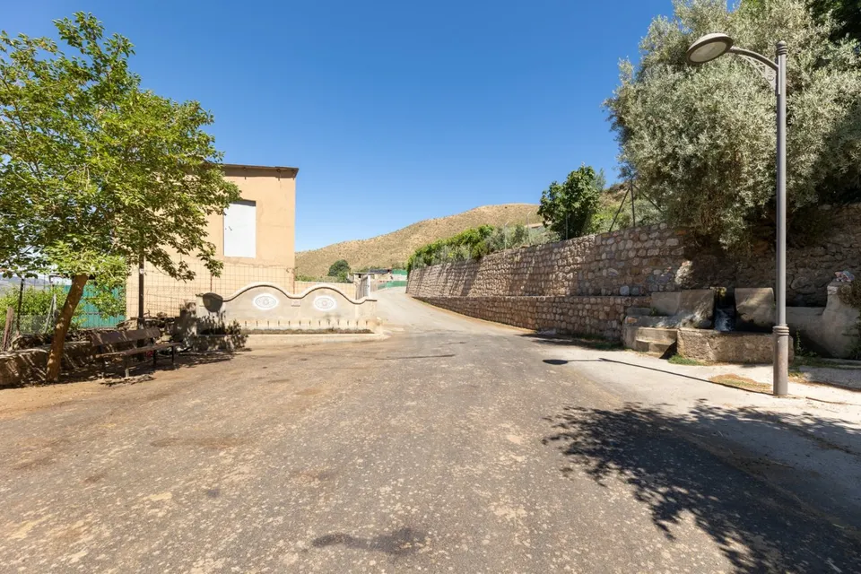 Venta de 6.634 m2 de suelo urbano en Güejar Sierra (Granada)