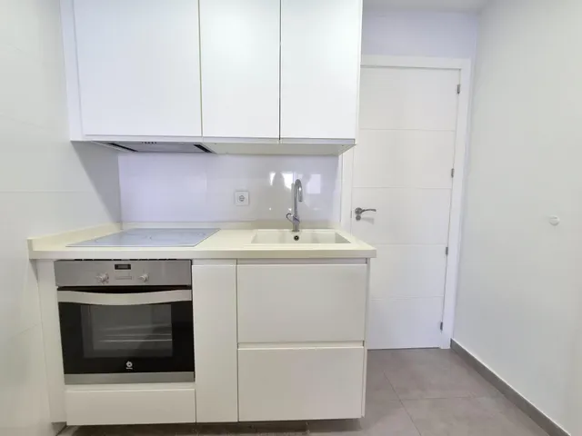Apartamento situado en la urbanización Torre Luquillo, en el kilómetro 5,5 de La Manga del Mar Menor, que destaca por sus impresionantes vistas tanto al Mar Menor como al mar Mediterráneo. — 11