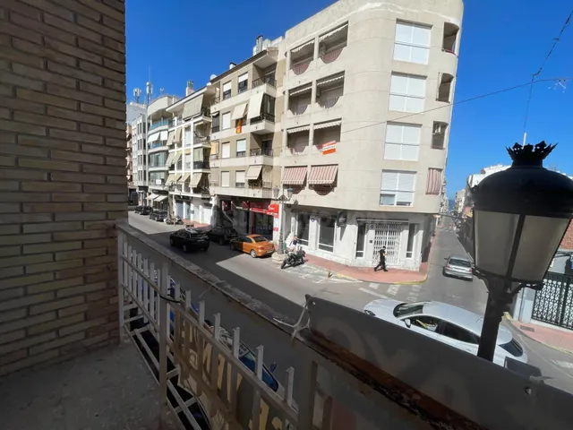 Amplio apartamento a reformar de 190m2 en el centro de Guard - foto 5