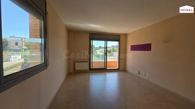 PISO CON PISCINA Y PARKING EN EL CENTRO DE TORDERA - foto 2