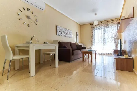 Piso con gran terraza a 300 metros de la playa de La Zenia