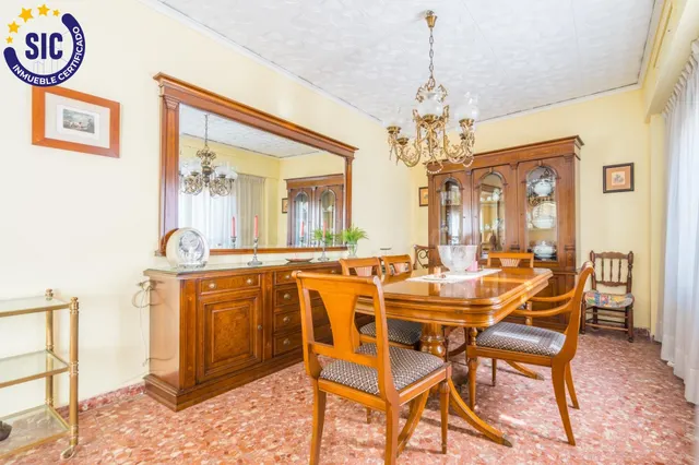 Casa independiente de 364m2 en pleno centro de Sagunto con g
