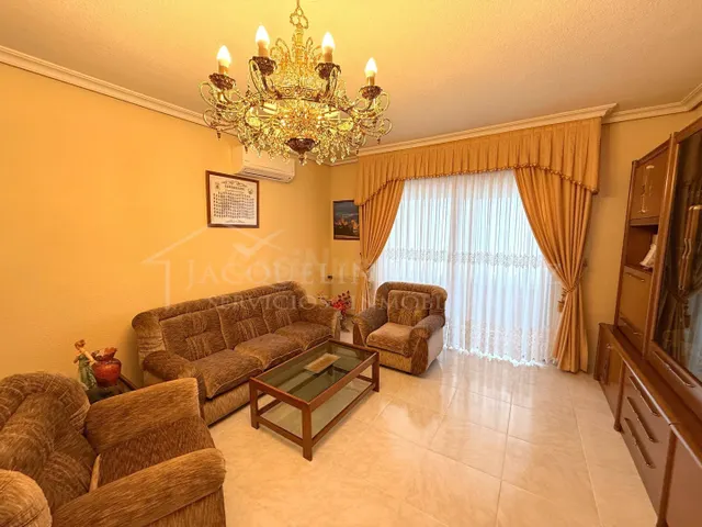AMPLIA VIVIENDA DE 4 DORMITORIOS, 2 BAÑOS, GARAJE Y TRASTERO - foto 5