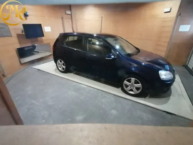 PLENO CENTRO, ZONA GUEVARA. APARCAMIENTO AUTOMÁTICO. — 12