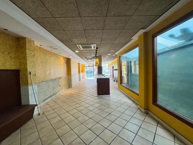 ¿Buscas un espacio listo para arrancar tu panadería-cafetería a solo unos pasos del Mediterráneo? Este amplio local en pleno centro de Pinedo combina la afluencia turística de la playa con la cli — 21