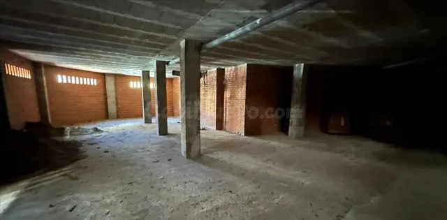 Local comercial 1800m² en venta - Parque del Lago - Peri 18 - foto 2